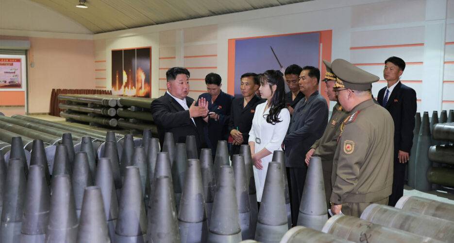 "Ha aumentato la produzione di armi": cosa svela l'ultima foto di Kim