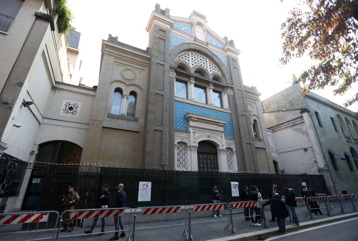 Milano, giovani con la kippah rapinati e insultati con frasi antisemite davanti alla sinagoga