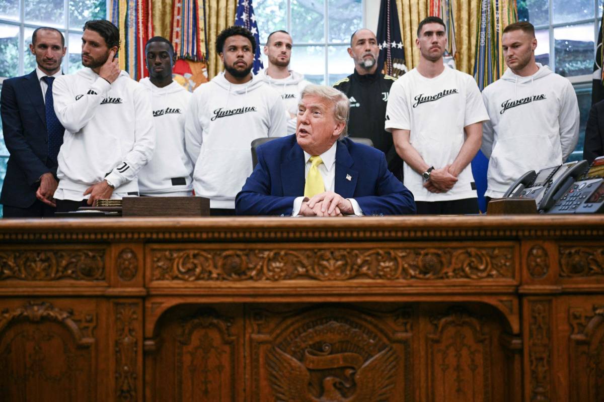 La Juventus ricevuta da Trump alla Casa Bianca: la foto simbolo