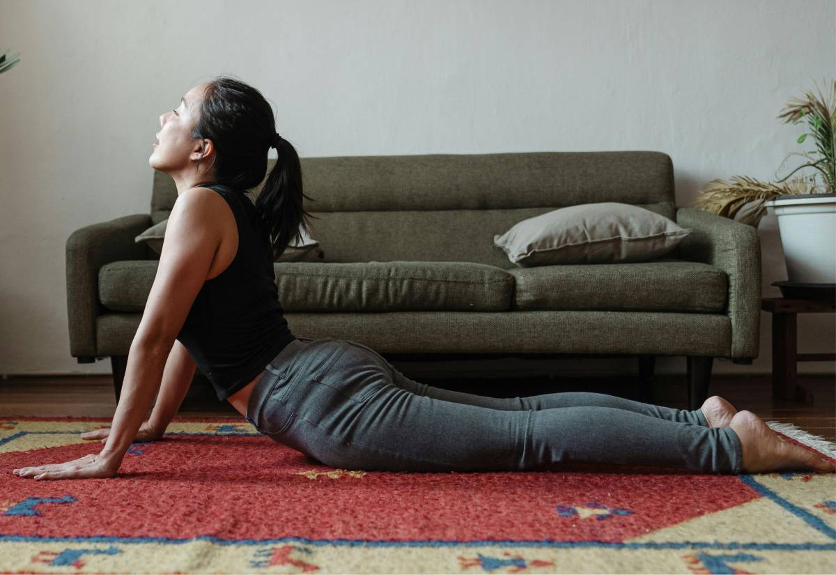 Over e dolore lombare, 5 esercizi di stretching per alleviarlo e migliorare la flessibilità