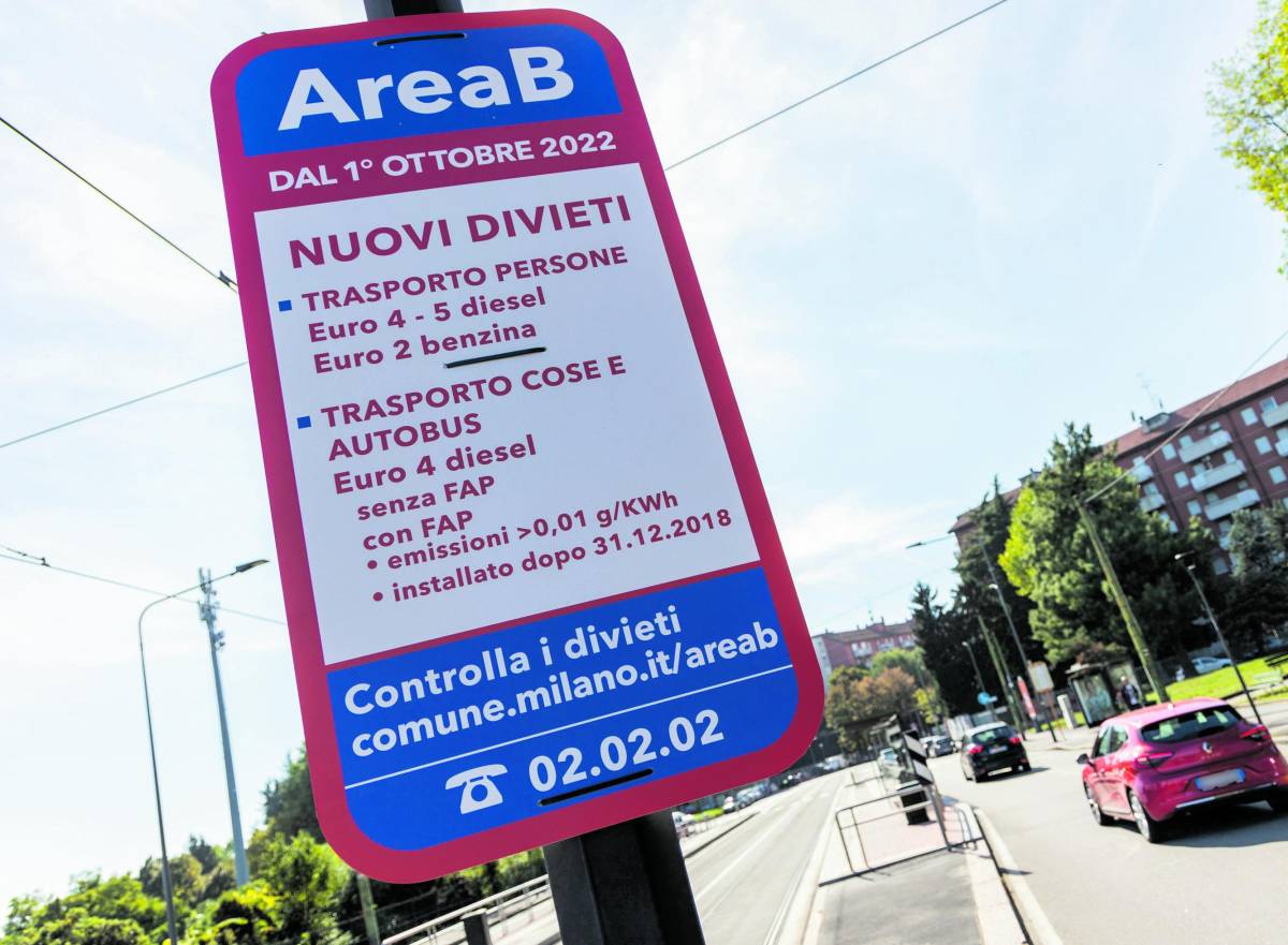 Sala si loda: "Milano è migliorata, Area B è un esempio in Europa"