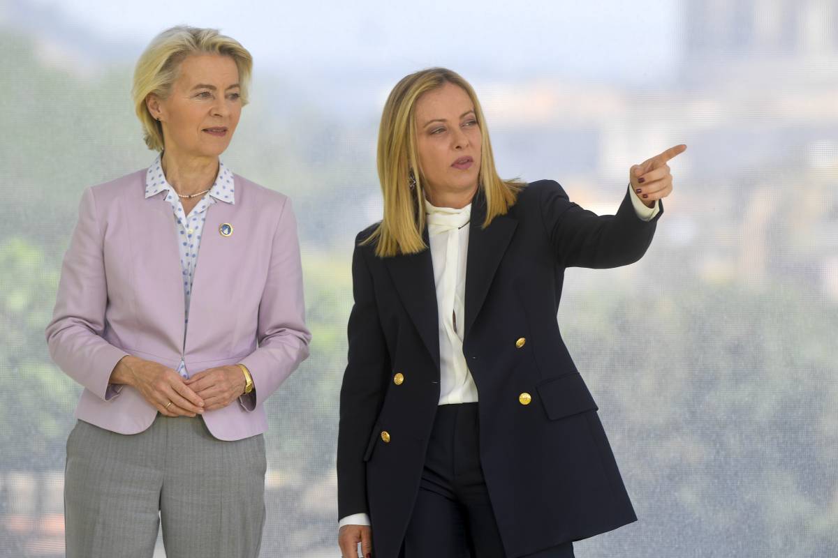 Da sinistra Ursula von der Leyen e Giorgia Meloni