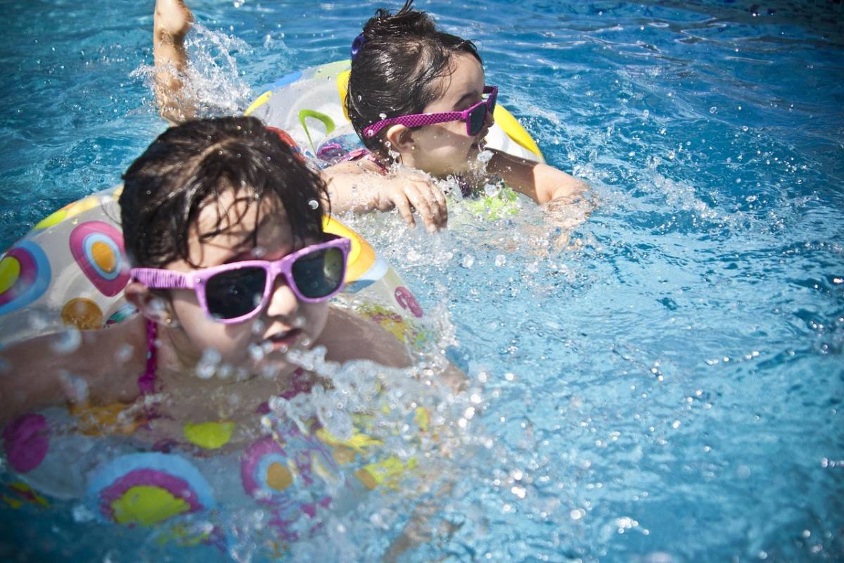 10 regole per non far annegare tuo figlio: il decalogo che devi conoscere