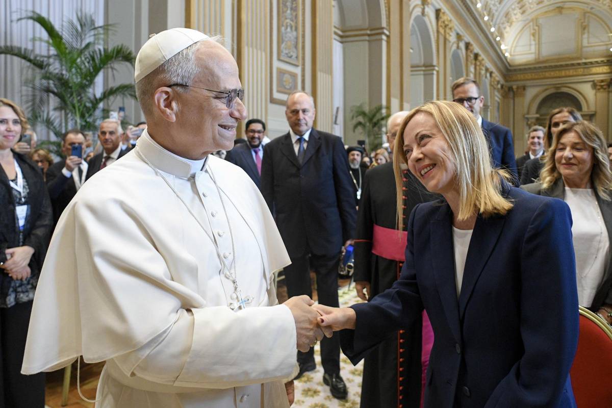 Il Papa: "Pace e libertà religiosa con la buona politica"