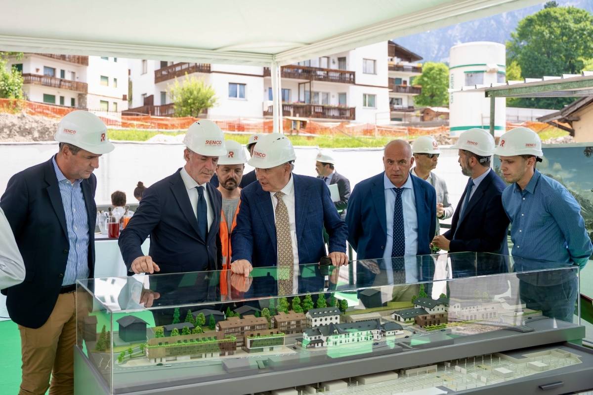 Luca Zaia visita i cantieri dell'ex stazione di Cortina: "Intervento iconico che celebra il rinascimento della città"