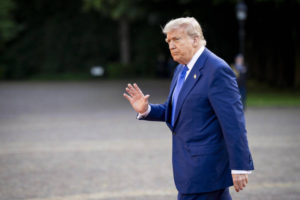 "Bomb bomb Iran", lo sfottò di Trump sull'attacco a Teheran diventa virale