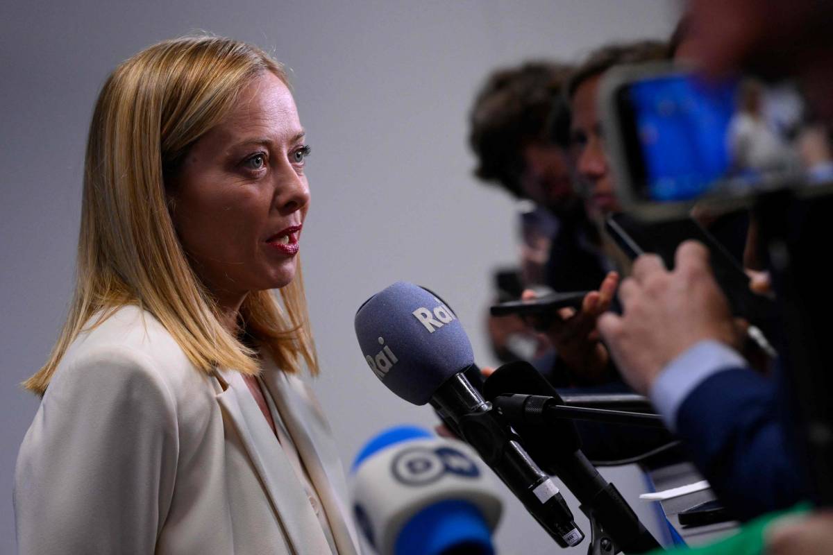 Meloni: "Spesa militare necessaria, ma nemmeno un euro verrà tolto alle priorità degli italiani"