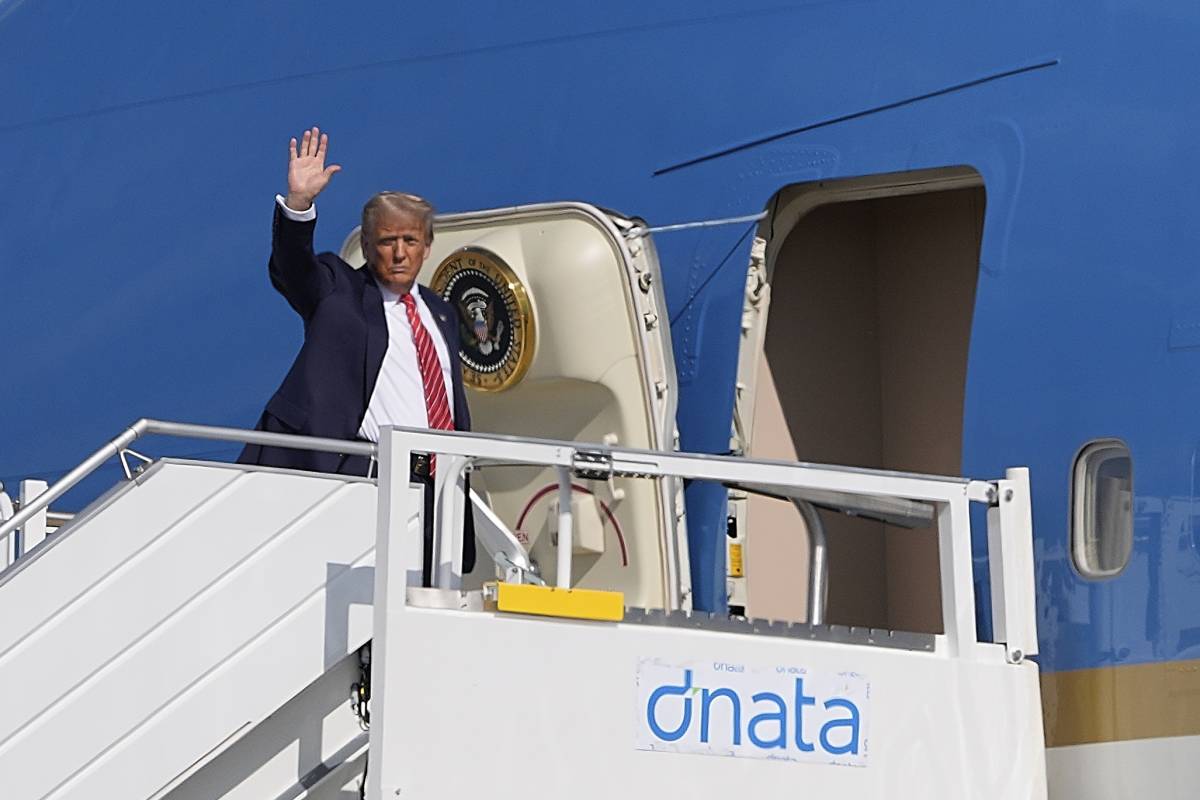 Donald alla guerra con media e 007: "Nucleare cancellato non avranno bombe"