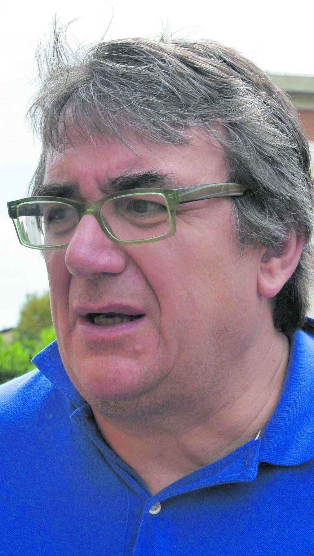 Don Biancalani resiste allo sgombero. E il vescovo di Pistoia lo "scomunica"