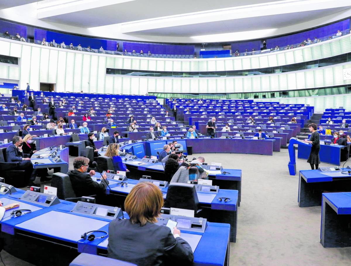 Guidesi: "Ora gli Stati vogliono prendersi anche i fondi europei dedicati alle Regioni"