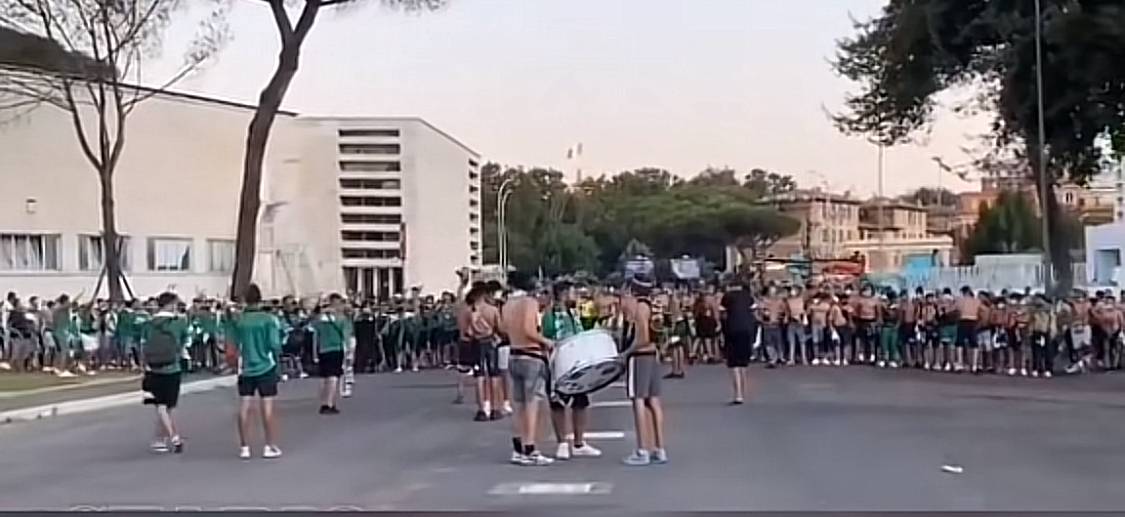 Ultrà marocchini occupano uno stadio: il raduno abusivo dei tifosi del Raja Casablanca