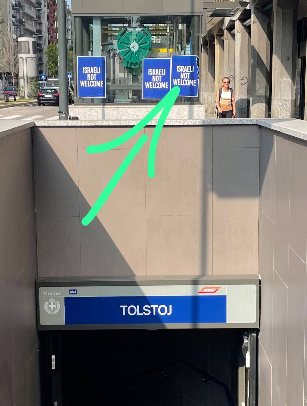 "Israeliani non benvenuti". Manifesti choc a Milano