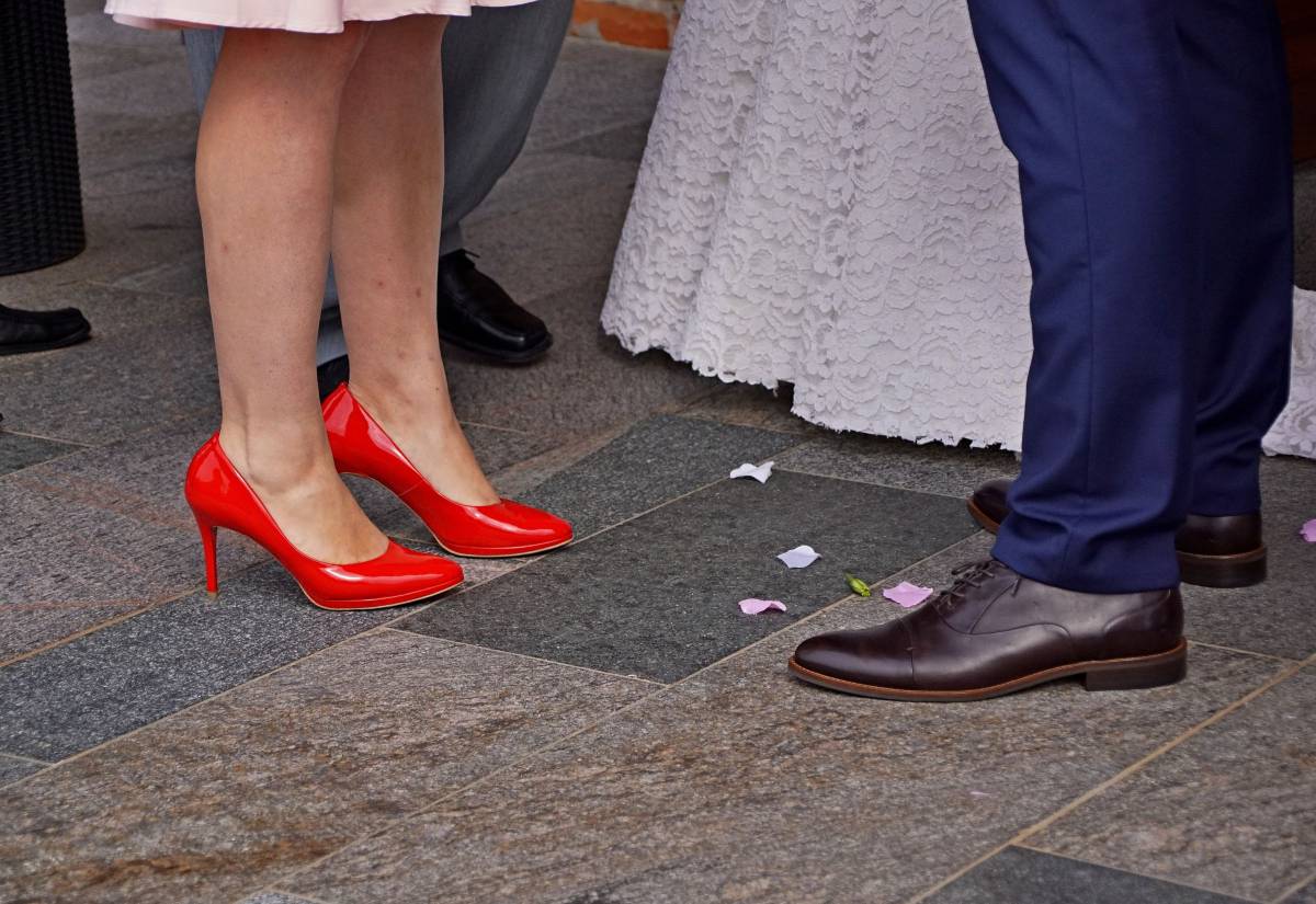 Over, le scarpe più adatte per un matrimonio d'estate: idee per lei e lui