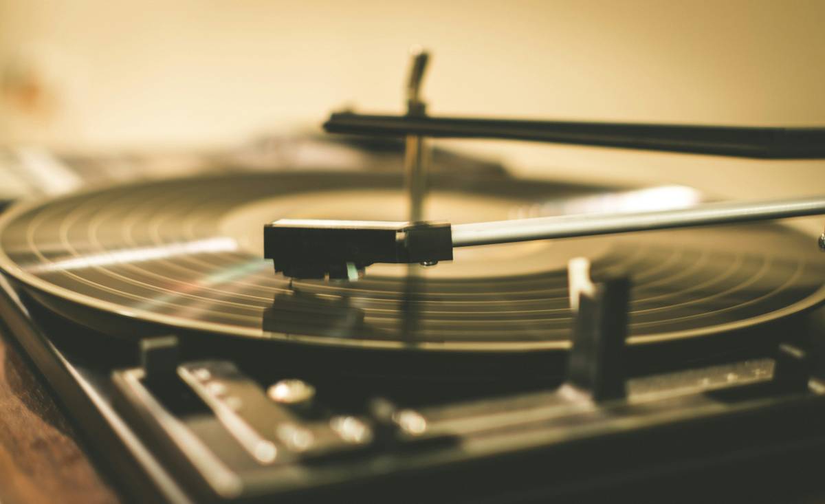 La penna spezzata, c'era una volta l'arte lenta del critico musicale
