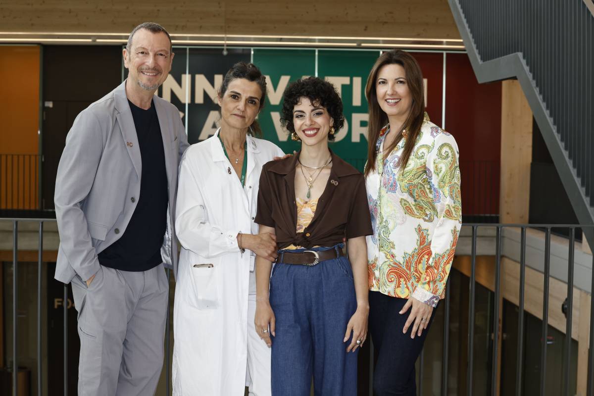 Amadeus, la dottoressa Bertuzzi, la paziente Giulia e Giovanna Civitillo. Credit Alex Fiumara