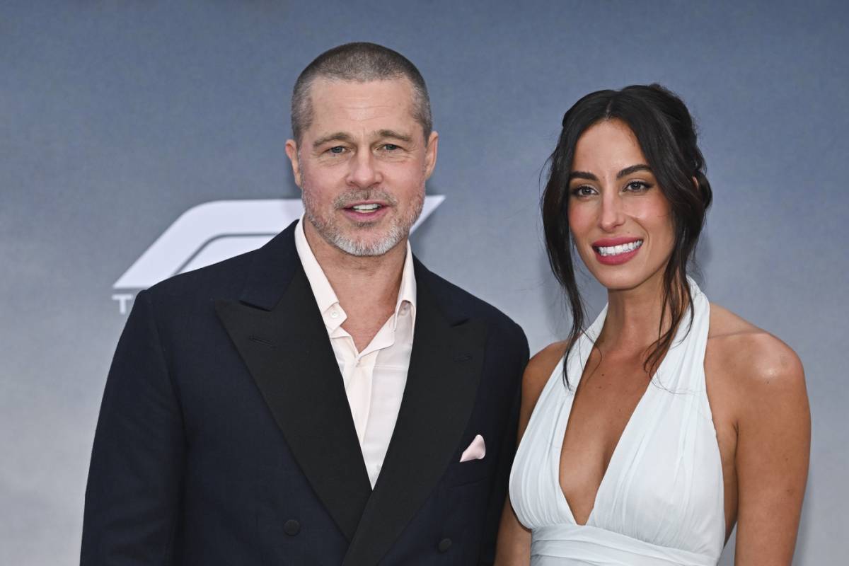 Chi è Ines de Ramon, la giovane fidanzata di Brad Pitt con cui l'attore ha calcato le ultime passerelle