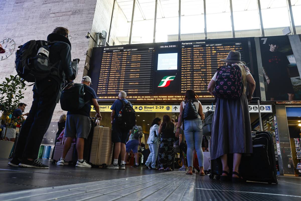 Treni nel caos, ritardi fino a 4 ore