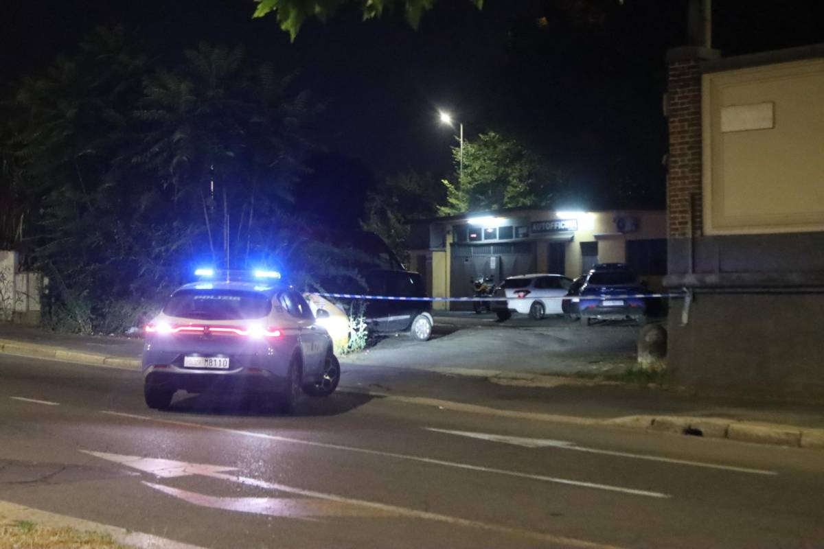 Una donna morta in un'auto parcheggiata. La macabra scoperta a Milano