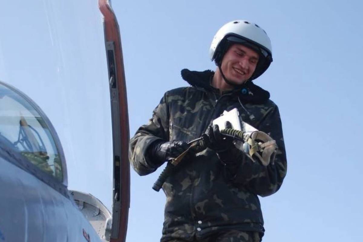 I sette bersagli abbattuti e la manovra per non cadere sulle case: il sacrificio del pilota di F-16