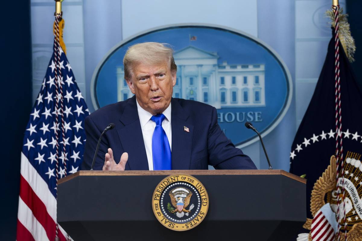 "Con prezzi così, Putin costretto alla tregua". La scommessa di Trump sul petrolio: cosa può succedere