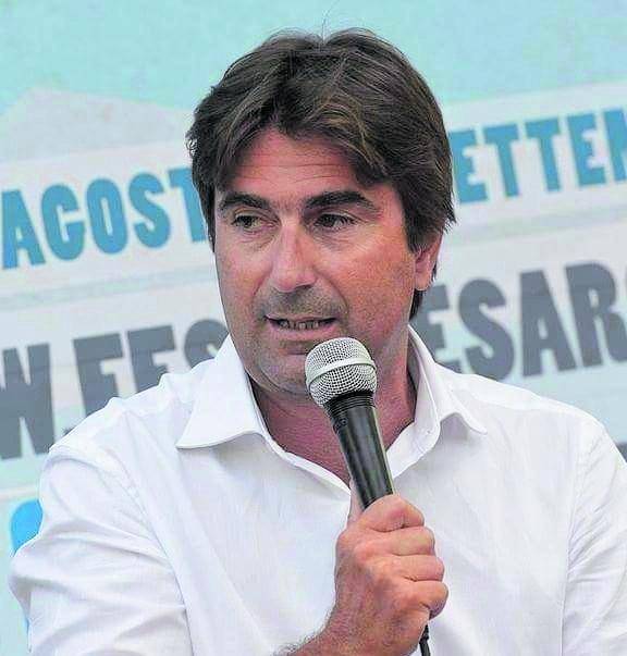 La sinistra dei divieti: a Pesaro scatta la multa per chi gioca a calcio