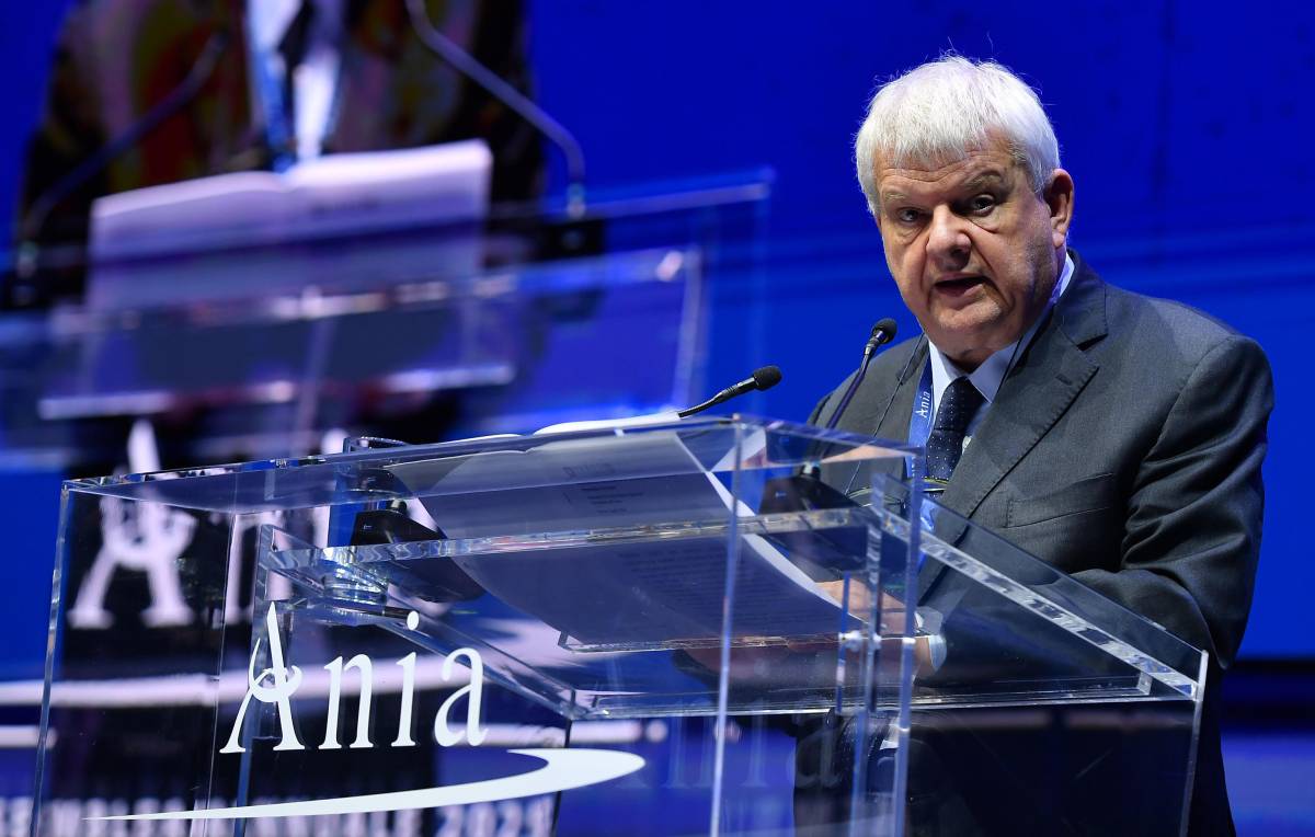 Assicurazioni: Signorini (IVASS) Sottolinea l'Importanza di Demografia e Tecnologia per il Futuro del Settore