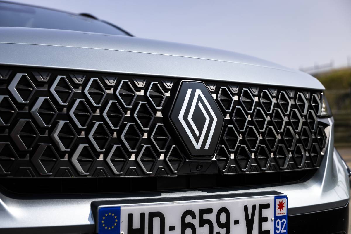 Renault, i vantaggi e le innovazioni della gamma E-Tech Hybrid