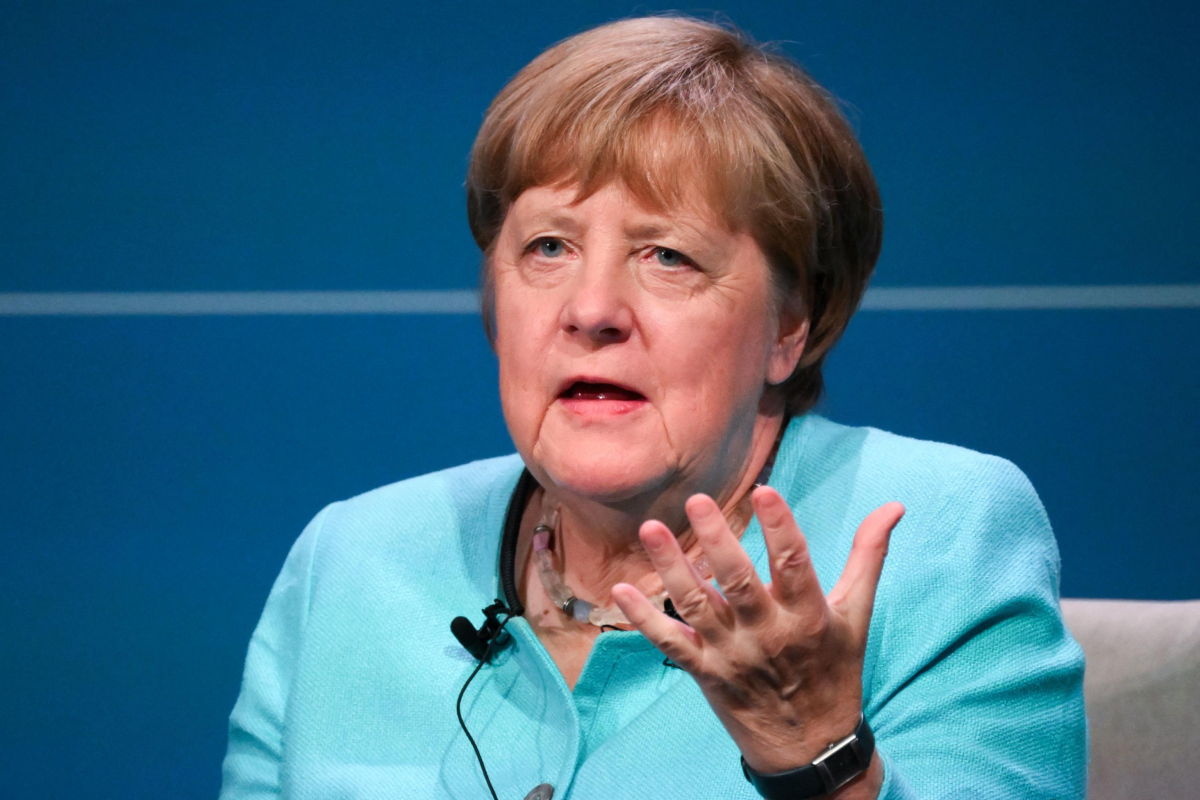 Angela Merkel, il ritorno in Grecia 15 anni dopo il crollo: "Crisi drammatica ma necessaria"