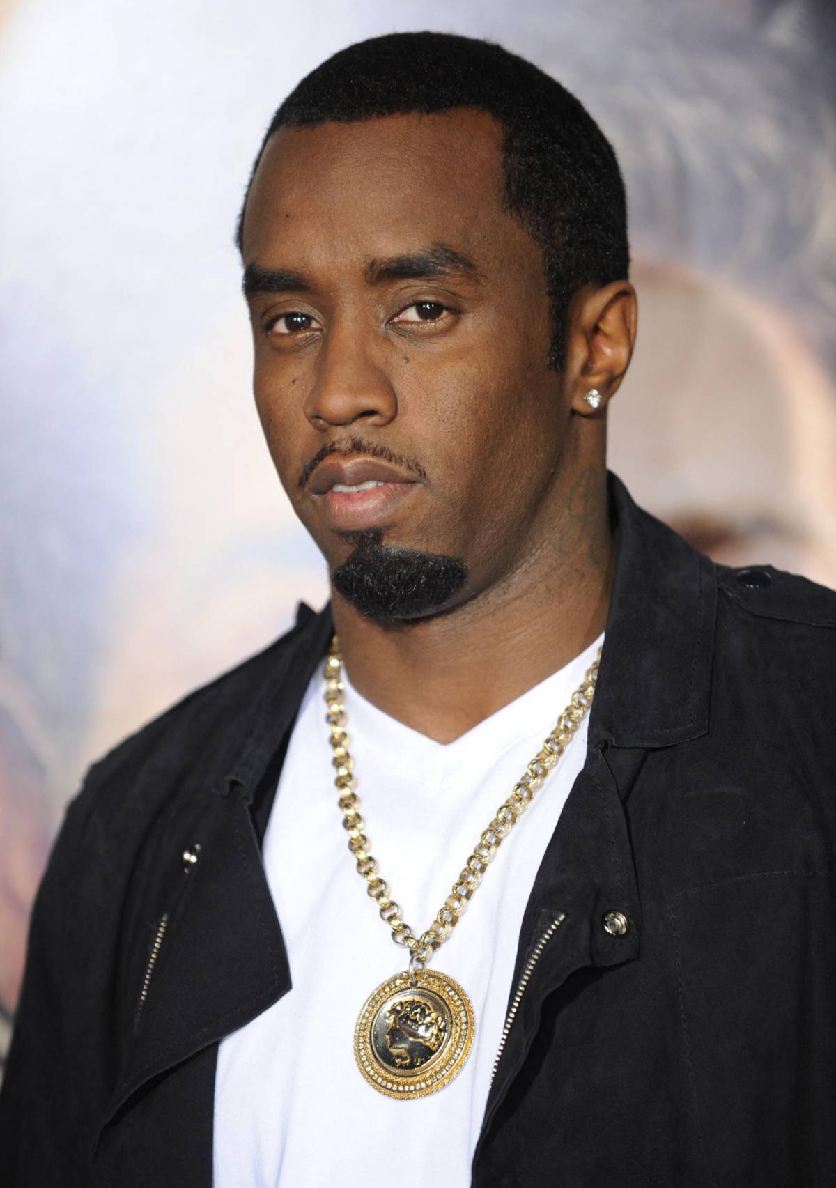 Il rapper Diddy evita l'ergastolo. Esulta in ginocchio: torno a casa
