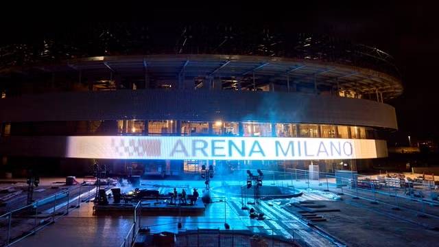 Luci sulla facciata dell'Arena Santa Giulia. Evento con 250 ospiti tra sport e cultura