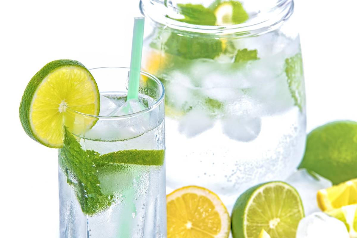 Acqua aromatizzata, sette ricette da fare a casa