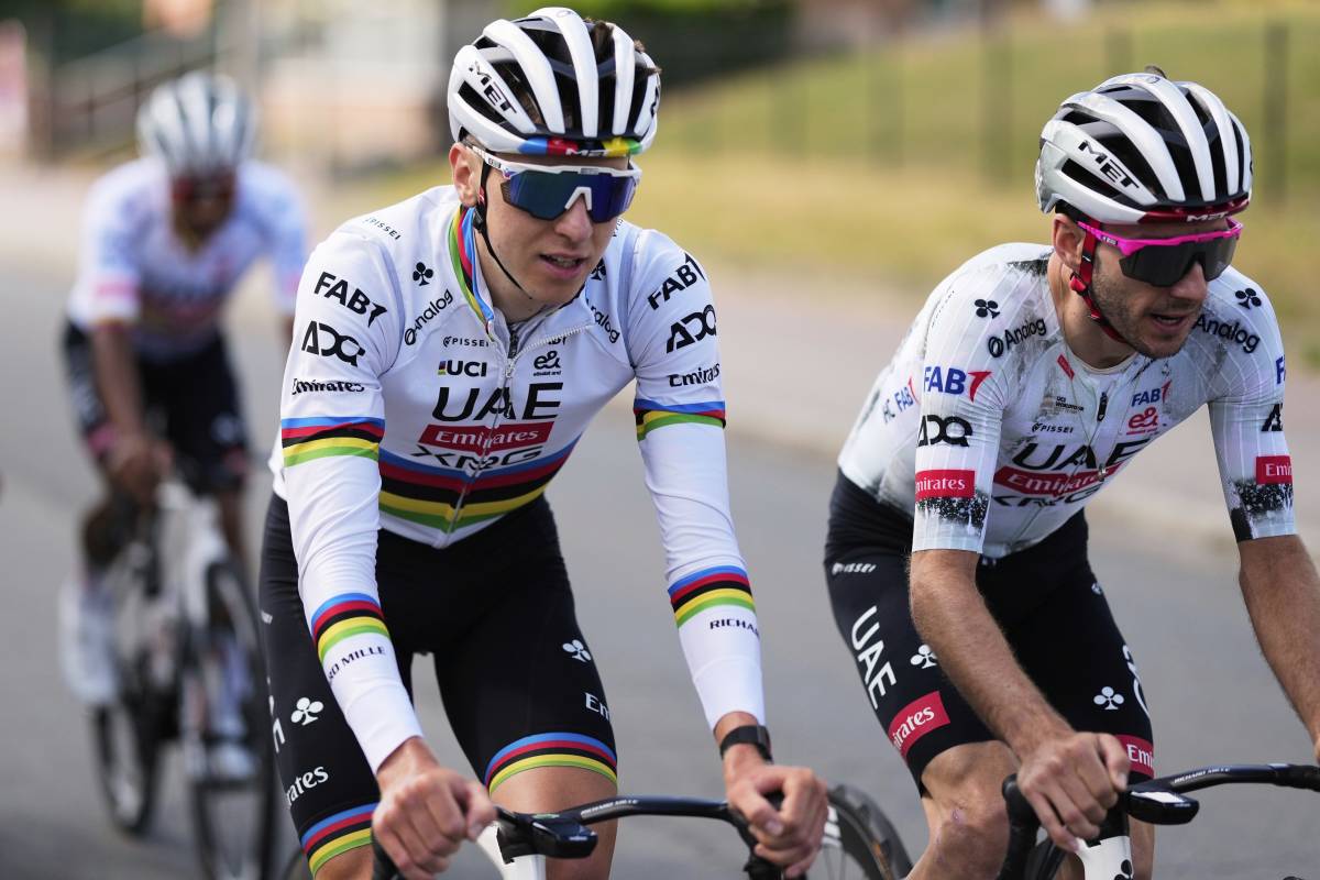 https://img.ilgcdn.com/sites/default/files/styles/xl/public/foto/2025/07/04/1751636773-pogacar-allenamento-tdf-2025.jpg?_=1751636773