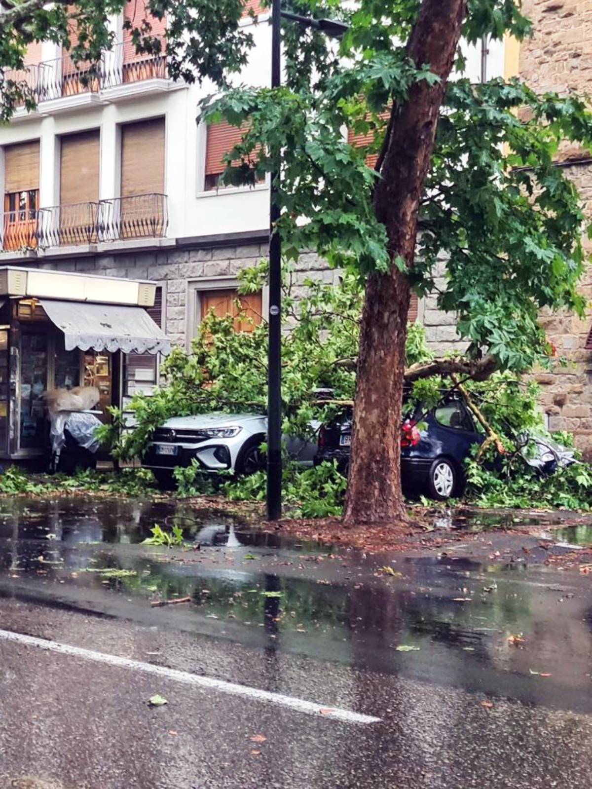 Danni da maltempo e calamità naturali, cosa fare per avere il risarcimento