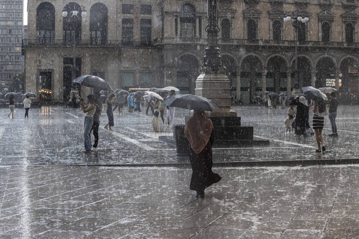 Ancora un nubifragio. Le strade allagate e pioggia di polemiche