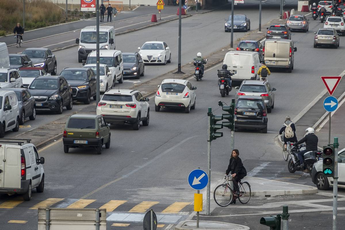 Stop ai diesel Euro 5 rinviato al 2026: un altro anno di respiro per il Nord