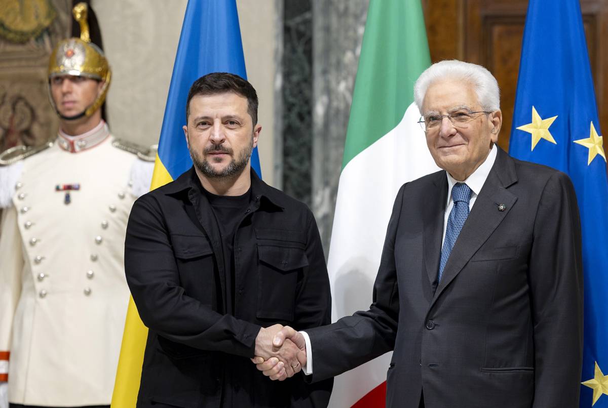 Zelensky vede Mattarella: "Pieno sostegno a Kiev". E il Papa offre il Vaticano per i colloqui di pace