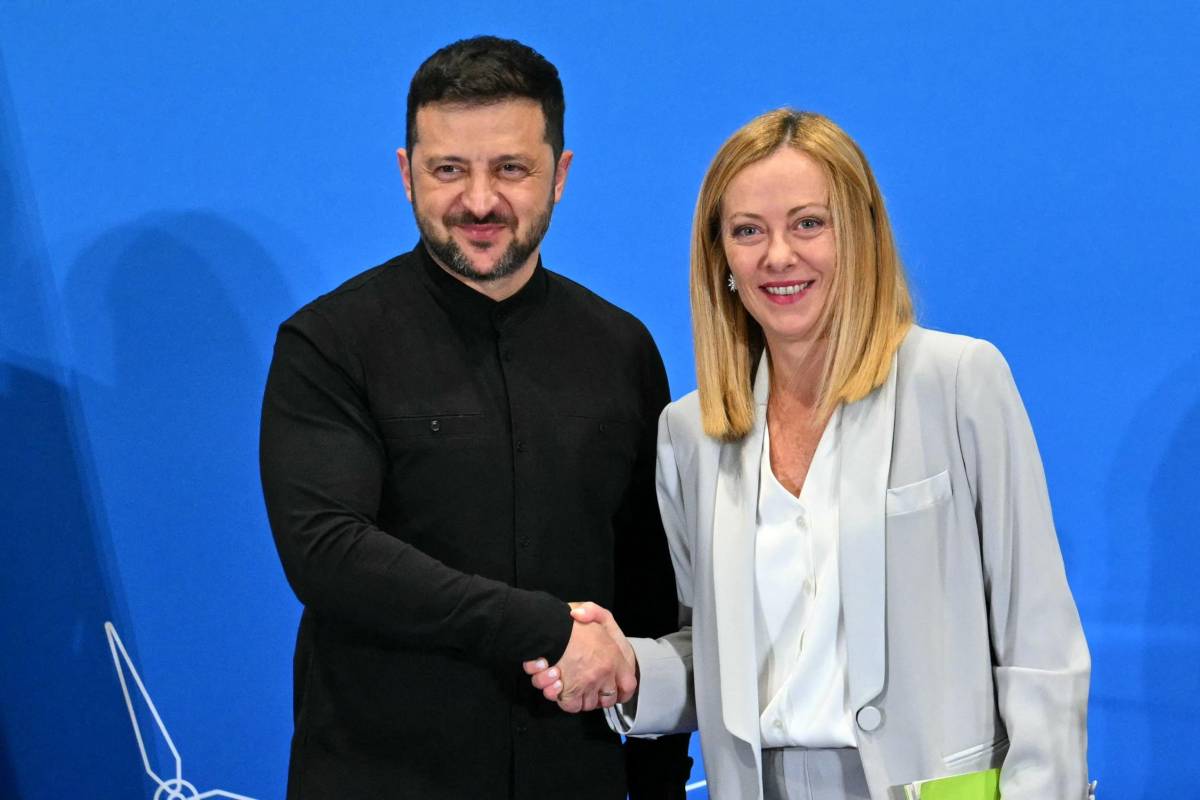 Meloni a Zelensky: "Mosca ha fallito. Un fondo Ue 10 miliardi per ricostruire Kiev"