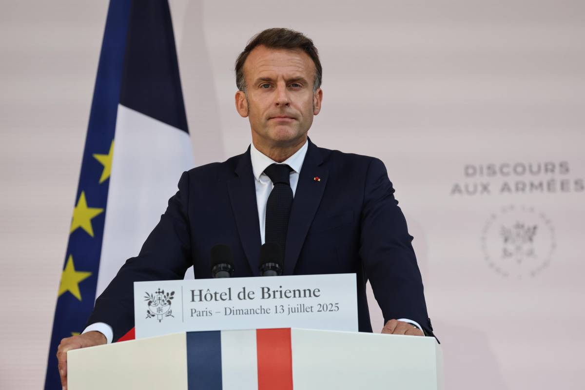 Macron guida il fronte dei falchi. Contro Trump e la Russia di Putin