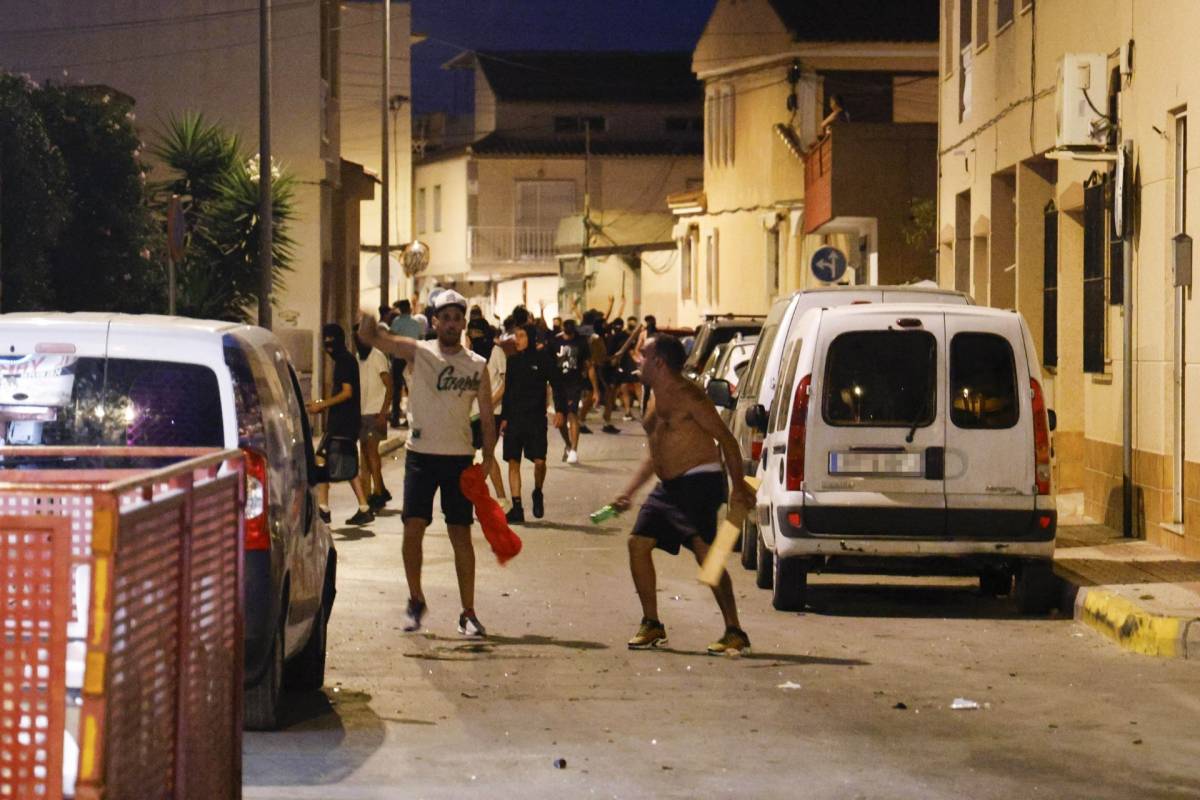 Ronde e caccia allo straniero: è caos in Spagna