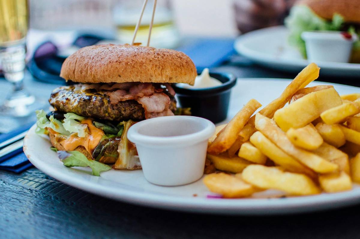 Dieta: quali cibi fanno ingrassare di più dopo i 50 anni