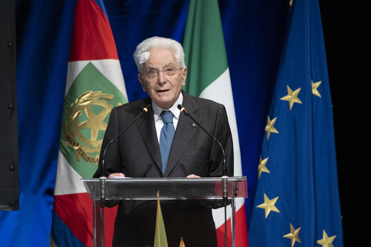 Mattarella con un cerotto sulla fronte: ecco cosa è successo