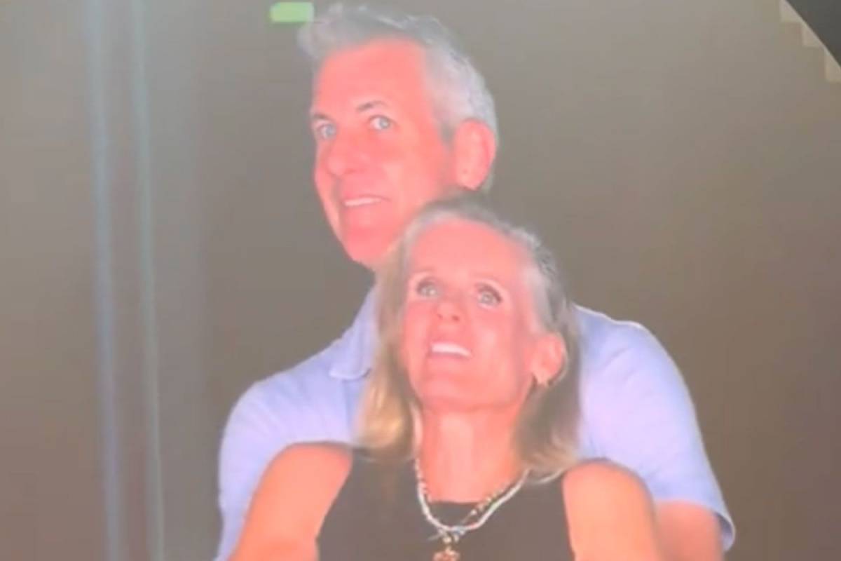 Andy Byron e Kristin Cabot inquadrati al concerto dei Coldplay