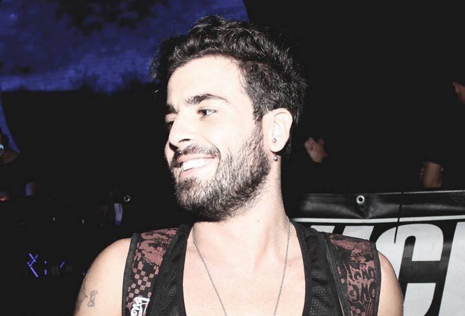 La festa in casa e la lite con gli agenti. Il padre del dj morto a Ibiza: "Lo hanno ucciso"