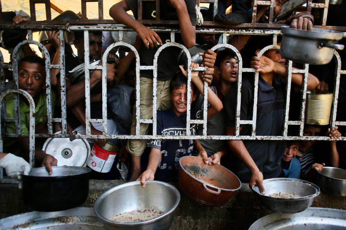 Leone: andrei a Gaza. Mille i civili uccisi nella corsa al pane. Israele: "È Hamas"