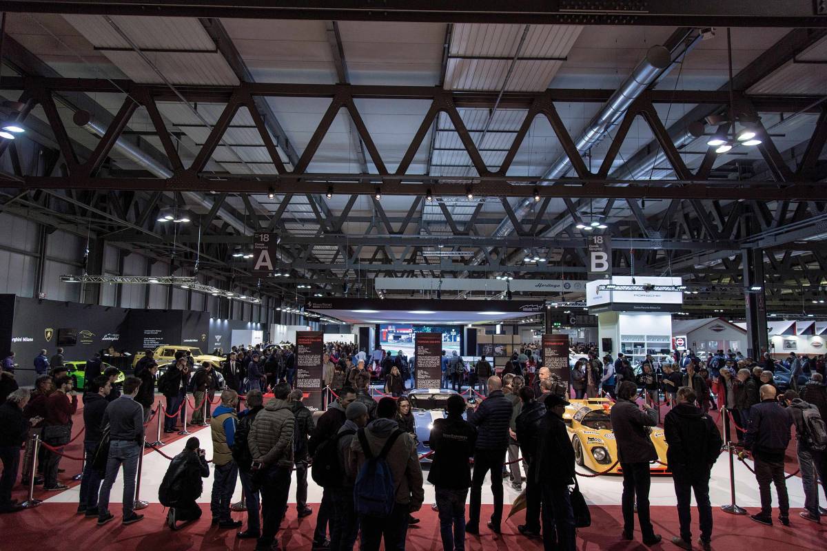https://img.ilgcdn.com/sites/default/files/styles/xl/public/foto/2025/07/23/1753264224-foto-milano-autoclassica.jpg?_=1753264224