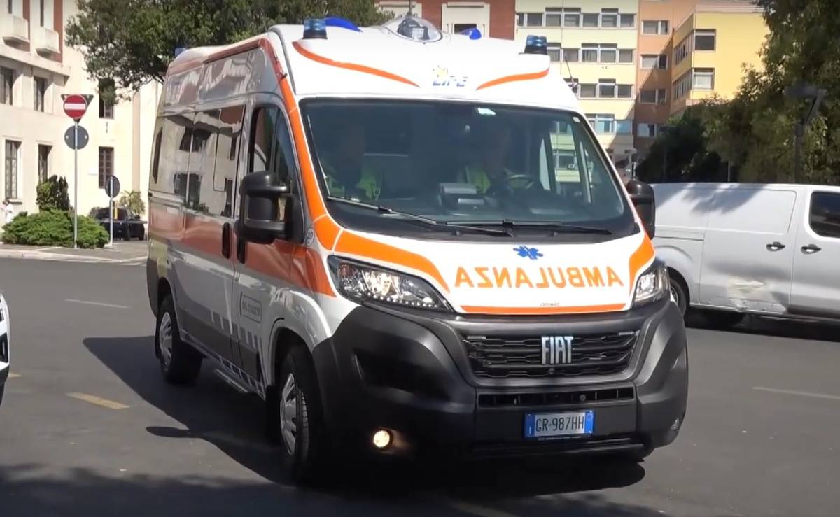 Infarto mentre aspetta in auto la moglie con la figlia di 3 anni: 35enne muore a Otranto