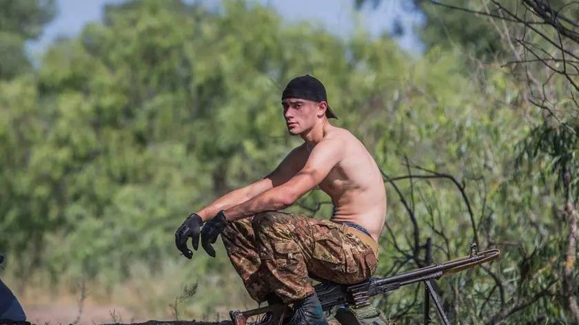 Pranzava in caserma. Artyom ucciso da un razzo. Sono 8 gli italiani morti
