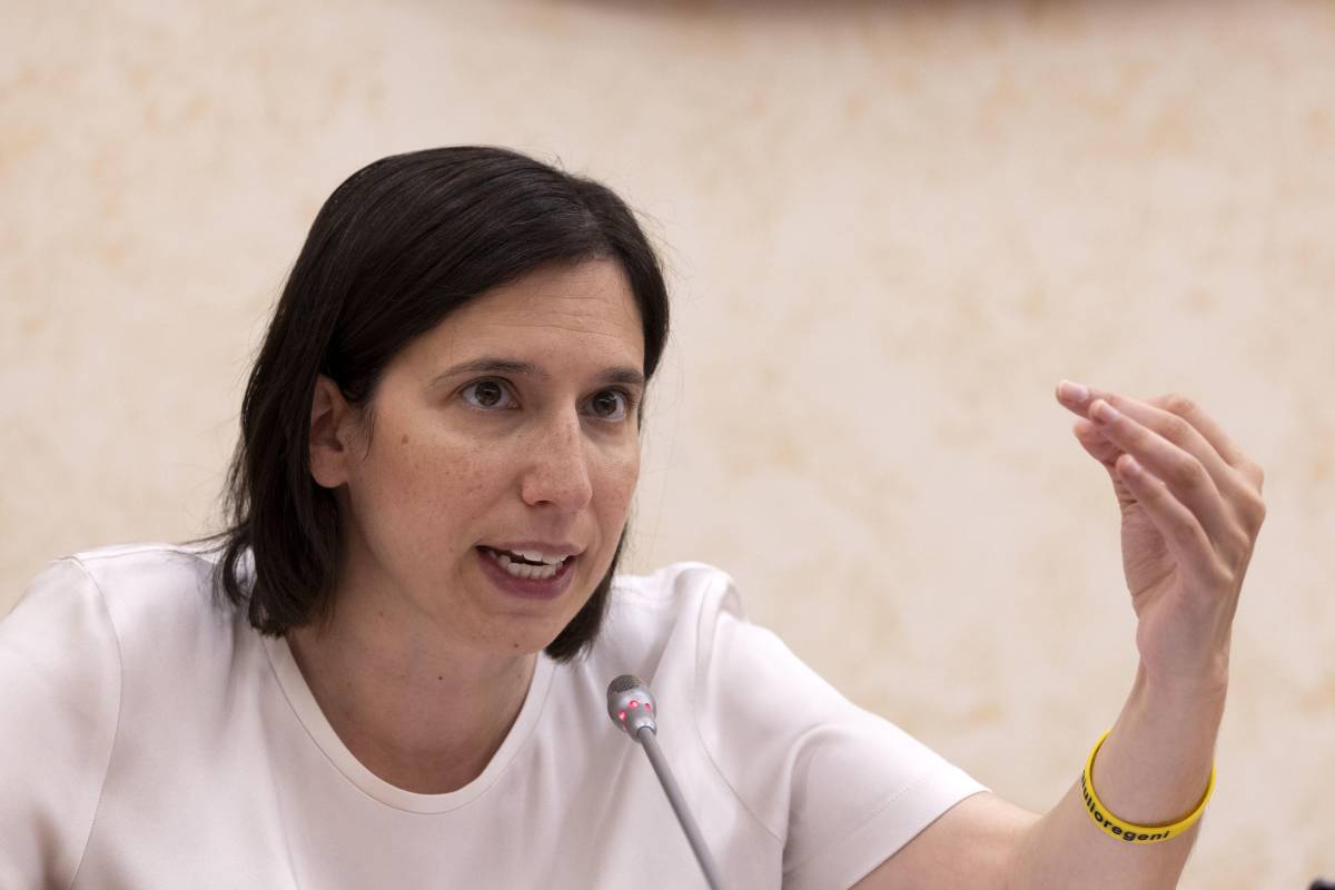Migranti, l’Italia fa da traino nella Ue ma la Schlein non se ne accorge