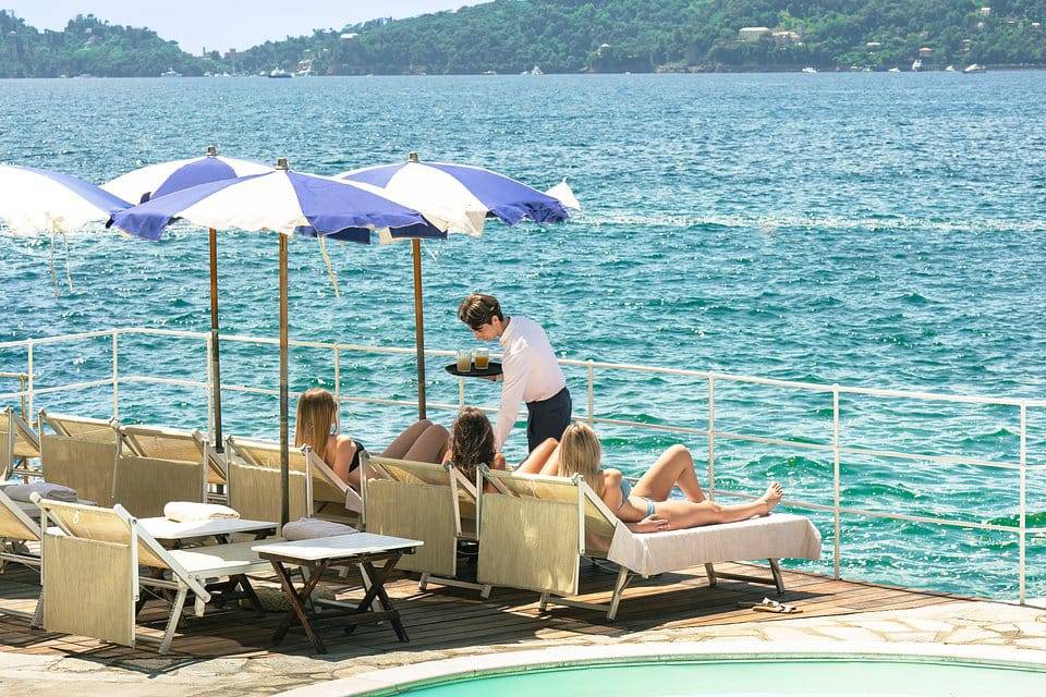https://img.ilgcdn.com/sites/default/files/styles/xl/public/foto/2025/07/24/1753368655-grand-hotel-bristol-portofino-coast.jpg?_=1753368655