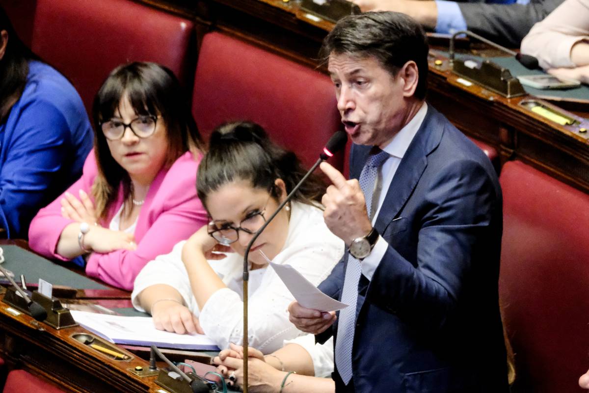 Conte fa la morale ai candidati ma dimentica i suoi indagati